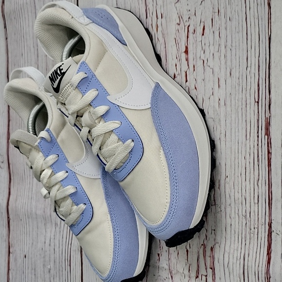 Nike White and Light Blue Sneakers Waffle Sneakers NWOT Women's Size 7.5 - Picture 4 of 10